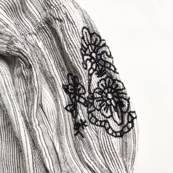 Artclass stripe embroidered sleeve dress EUC 2T - Picture 4 of 6